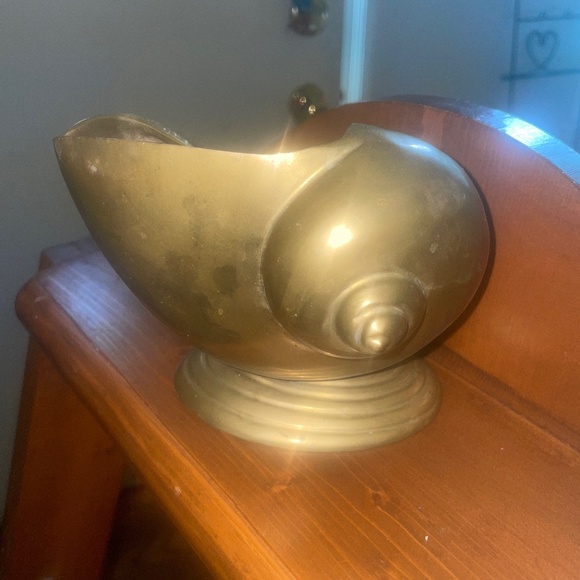 Other - Vintage brass nautilus seashell decor/planter